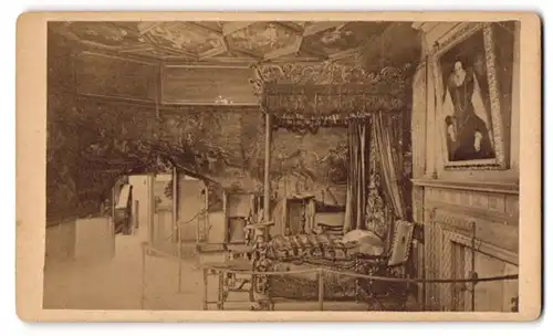 Fotografie Fotograg unbekannt, Ansicht Edinburgh, Blick in das Schlafzimmer Marie Stuarts im Holyrood Palace