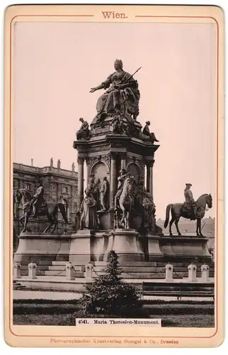 Fotografie Stengel & Co., Dresden, Ansicht Wien, das Maria Theresien-Monument mit Reiterfiguren
