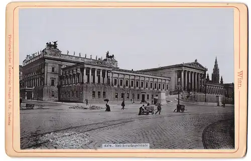 Fotografie Stengel & Co., Dresden, Ansicht Wien, Strassbauarbeiten am Reichsrathsgebäude