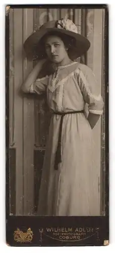 Fotografie Wilhelm Adler, Coburg, Portrait junge Frau Edelgard Kob, 1911