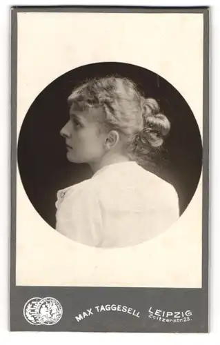 Fotografie MAx Taggesell, Leipzig, junge Frau Elfriede Schuster im Rückenportrait, 1903