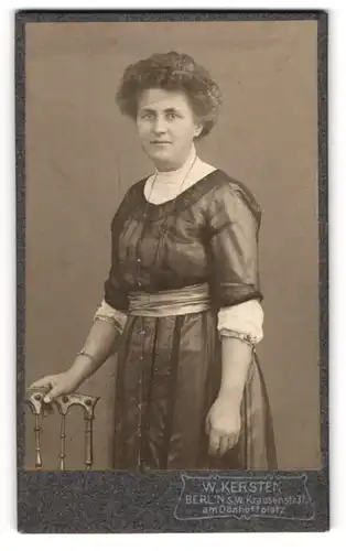 Fotografie W. Kersten, Berlin, Portrait Frau Gertrud Geyer aus Berlin