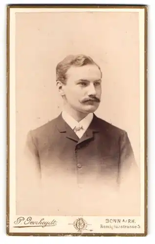 Fotografie P. Overheydt, Bonn, Portrait Student Herr Alfrd Werth, Rückseite mit Studetenzirkel, 1892