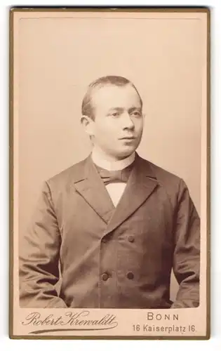 Fotografie Robert Krewaldt, Bonn, junger Mann Richard Lungert, 1892