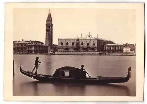 Fotografie unbekannter Fotograf, Ansicht Venedig, Panorama con la Gondola, Gondolieri