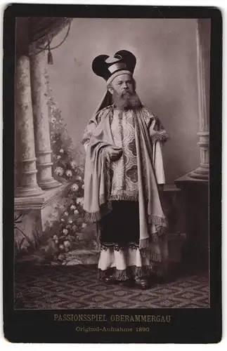 Fotografie Bruckmann, München, Ansicht Oberammergau, Schauspieler Franz Rutz als Annas Passionsspiel 1890 Oberammergau