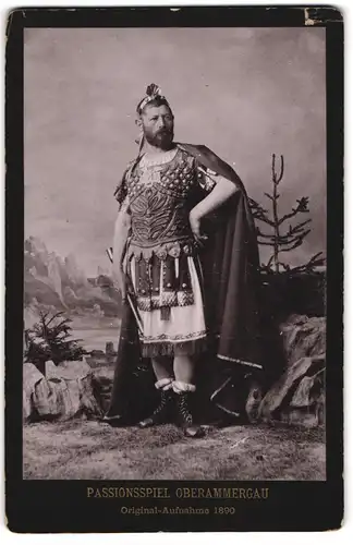 Fotografie Bruckmann, München, Ansicht Oberammergau, Schauspieler Thomas Rendl als Pilatus bei dem Passionsspiel 1890