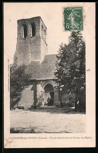 AK Vendeure-de-Poitou, Entrée laterale Sud et Clocher de l`Eglise