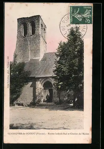 AK Vendeuvre-de-Poitou, Entrée laterale Sud et Clocher roman de l`Eglise