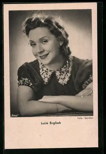 AK Schauspielerin Lucie Englisch im Kragenkleid