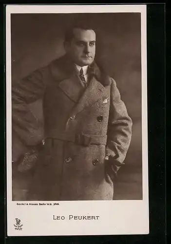 AK Schauspieler Leo Peukert im Mantel