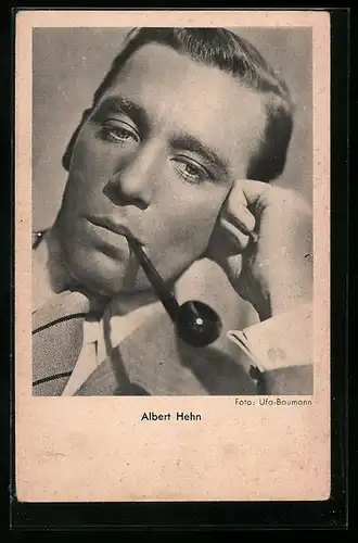 AK Schauspieler Albert Hehn mit Pfeife