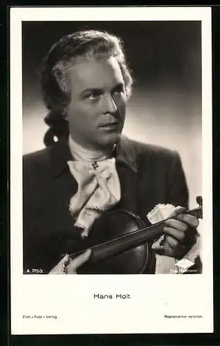 AK Schauspieler Hans Holt im Kostüm mit einer Geige