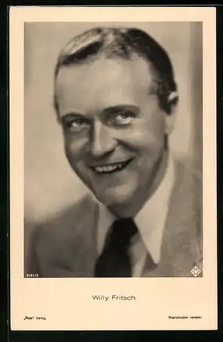 AK Schauspieler Willy Fritsch mit fröhlichem Lachen