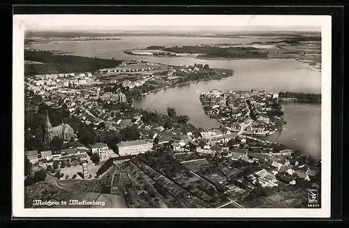 AK Malchow /Mecklenburg, Totalansicht der Stadt mit Fluss