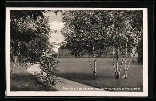 AK Rehagen-Klausdorf, Pion.-Ueb.-Platz, Gartenanlage mit Kasernen
