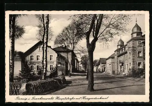 AK Pressig i. Frankenwald, Hauptstrasse mit Kriegerdenkmal, Gaststätte Krone