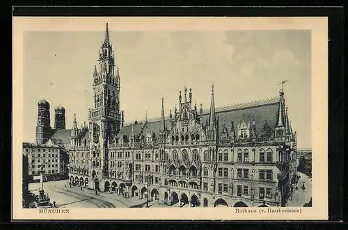 AK München, Ansicht des Rathauses mit Frauenkirche