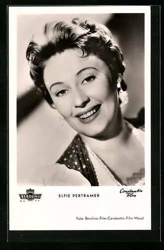 AK Schauspielerin Elfie Petramer mit freundlichem Lachen