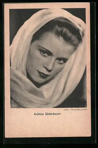 AK Schauspielerin Kristina Söderbaum mit Kopftuch