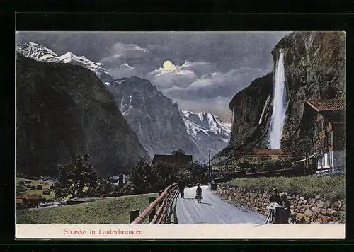 Mondschein-AK Lauterbrunnen, Strassenpartie mit Wasserfall