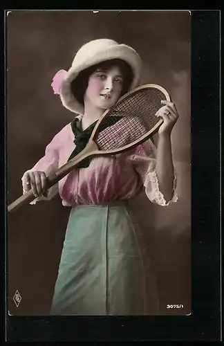 AK Junge Dame mit Tennisschläger