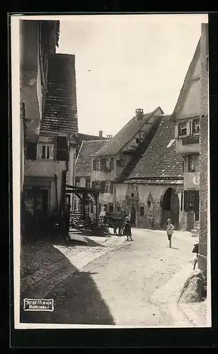 Foto-AK Riedlingen, Strassenpartie mit alten Häusern