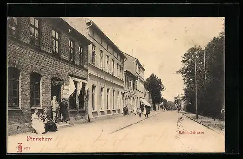 AK Pinneberg, Passanten in der Bahnhofstrasse