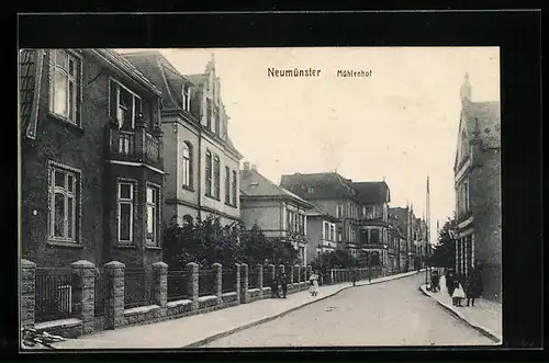 AK Neumünster, Mühlenhof mit Strassenpartie