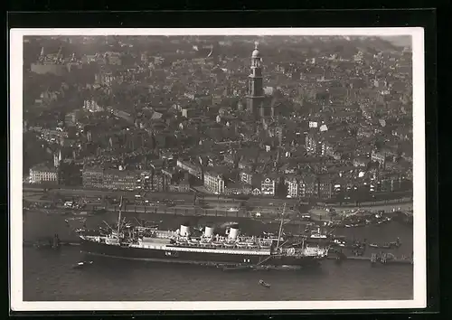 AK Hamburg, Passagierschiff Cap Polonio und die Stadt, Fliegeraufnahme