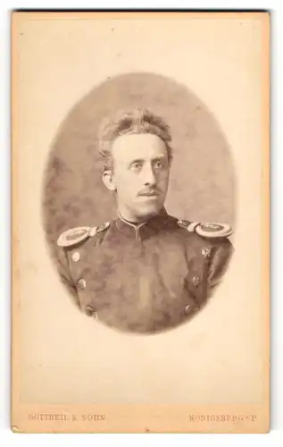 Fotografie Gottheil & Sohn, Königsberg i. P., Chaevauleger in Uniform mit Epauletten