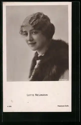 AK Schauspielerin Lotte Neumann mit freundlichem Lächeln