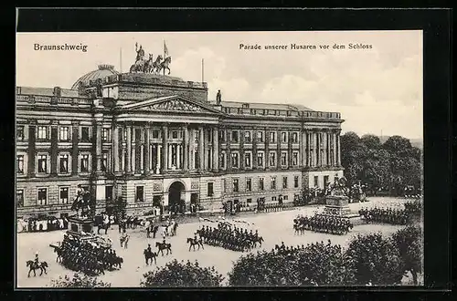 AK Braunschweig, Parade unserer Husaren vor dem Schloss