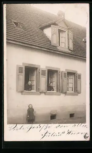 Foto-AK Hagsfeld, Frauen an den Fenstern ihres Hauses