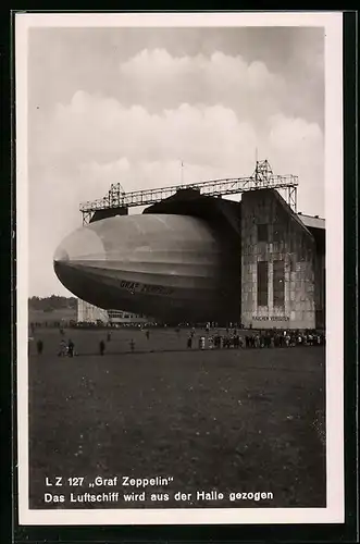 AK Das Luftschiff LZ 127 Graf Zeppelin wird aus der Halle gezogen