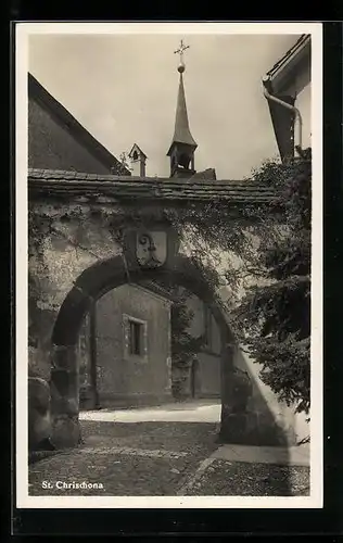 AK St. Chrischona, Strassenpartie mit Tordurchgang und Kirchenblick