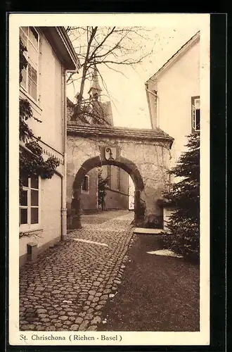 AK St. Chrischona, Strassenpartie mit Tordurchgang und Blick zur Kirche