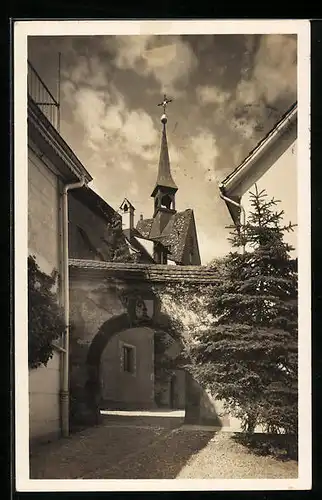AK St. Chrischona, Tordurchgang und Kirche, Strassenpartie