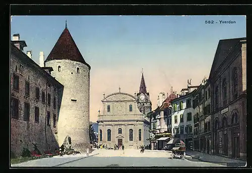 AK Yverdon, Strassenpartie mit Geschäft und Kirche