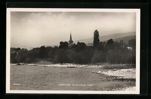 AK Concise, Au bord de l`eau