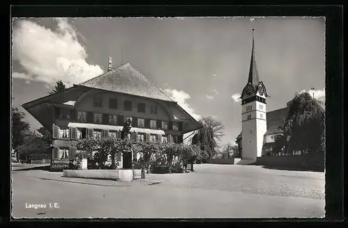 AK Langnau i. E., Strassenpartie mit Kirche