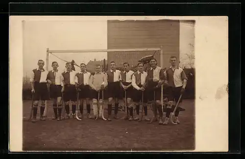 AK Feldhockeymannschaft vorm Tor