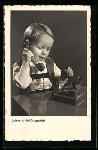AK Junge bei seinem ersten Telefongespräch