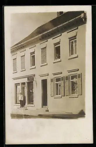 Foto-AK Göppingen, Friseur A. Schöllhorn, Schützenstrasse 16, 1911