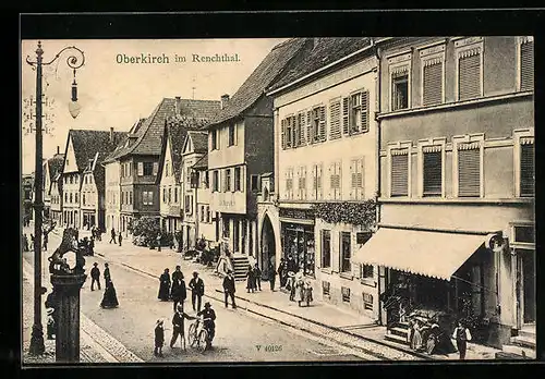 AK Oberkirch /Renchthal, Strassenpartie mit Passanten und Geschäften