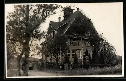 Foto-AK Agenbach, Blick zum Schulhaus