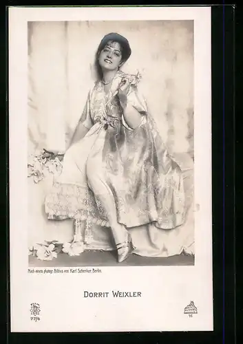 AK Schauspielerin Dorrit Weixler im Samtkleid