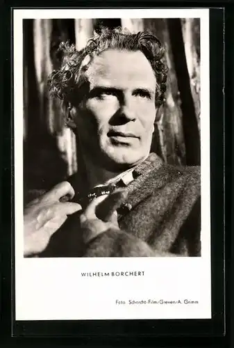 AK Schauspieler Wilhelm Borchert im Mantel