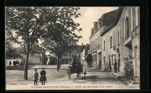 AK St.-Jean-de-Sauves, Place du Marché, coté Ouest