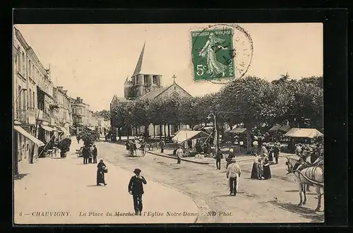 AK Chauvigny, La Place du Marché et l`Eglise Notre-Dame